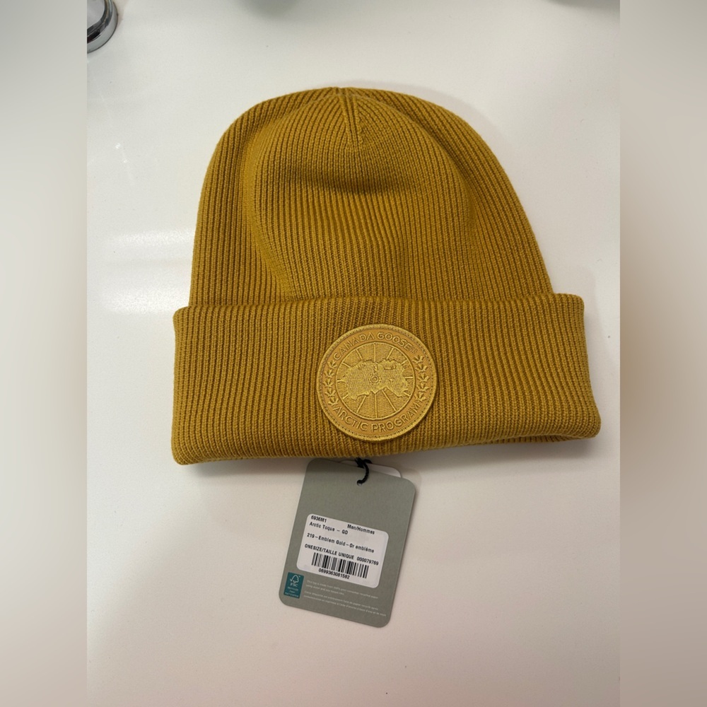 canada Goose Emblem Gold Arctic Beanie Toque Wool Arctic Toque New with tags - Picture 2 of 6